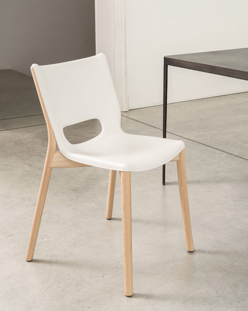 Poêle Collection white Monoshell chair Alessi 1